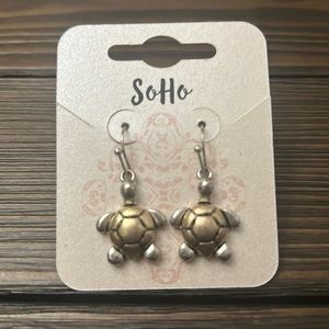 Dangle turtle earrings